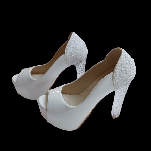 Crape Myrtle White Patent Leather Peep Toe Hidden Platform Acrylic Heels Size6.5 - Picture 3 of 11